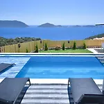 Seaview Luxury In Villa